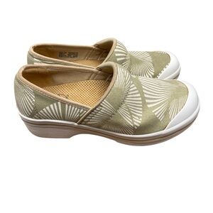 Dansko Workwear Vegan Volley Chino Palm Beige Slip Resistant Clogs Comfort EU 39